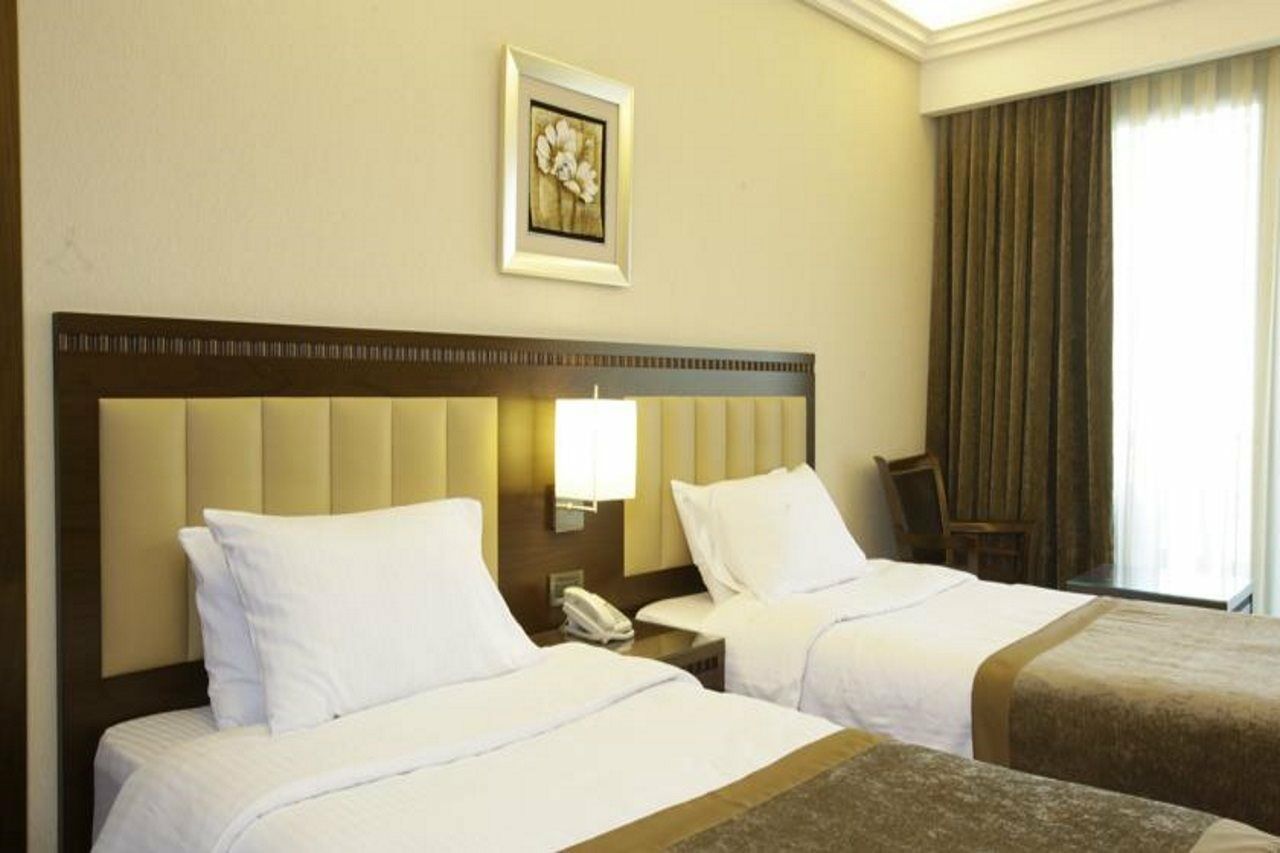 Lancaster Suites Raouche Beirut Exterior photo